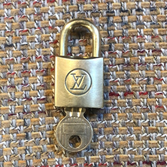 Vintage LV Louis Vuitton Padlock Lock & Key 210 - Picture 5 of 7